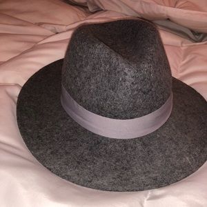 Grey floppy hat
